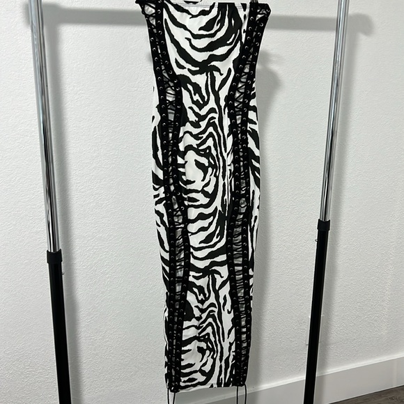 Dress - Picture 6 of 9